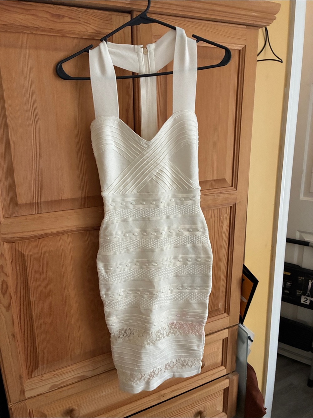 Women's White Sleeveless Bodycon Dress